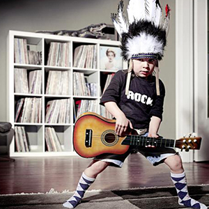 are-small-hands-a-deal-breaker-for-playing-guitar2
