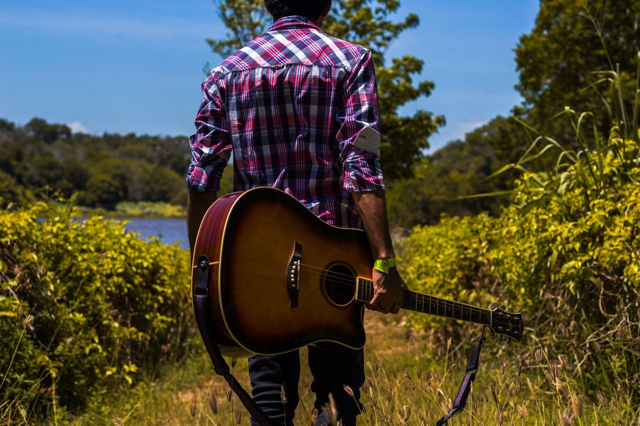 acoustic guitar 