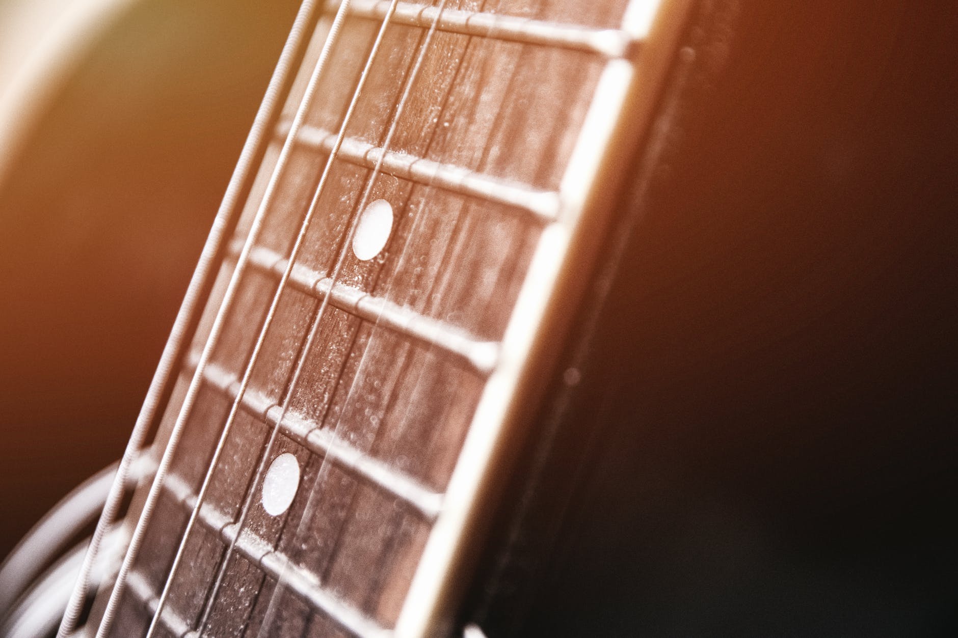 position markers on the guitar neck