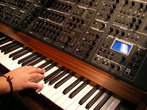 Synthesizer with right hand