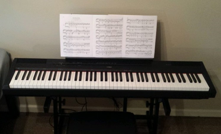 Yamaha_P-115 digital piano with stand and music sheets